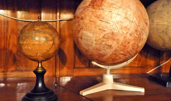 Коллекция глобусов планет